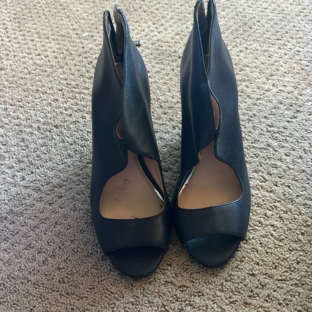 Excellent used condition 7.5 Jessica Simpson Wedges